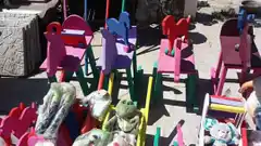 Una serenata móvil por un juguete