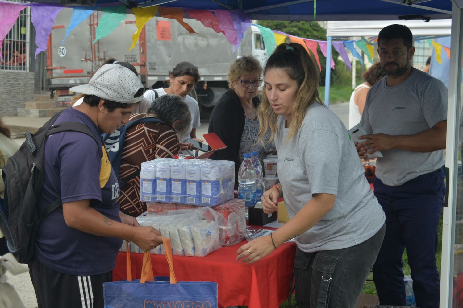 El Mercado Alimenticio Barrial tuvo un exitoso paso por Las Tunitas