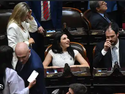 "Marcela Pagano y Franco Bindi llenaron el Congreso de ñoquis"