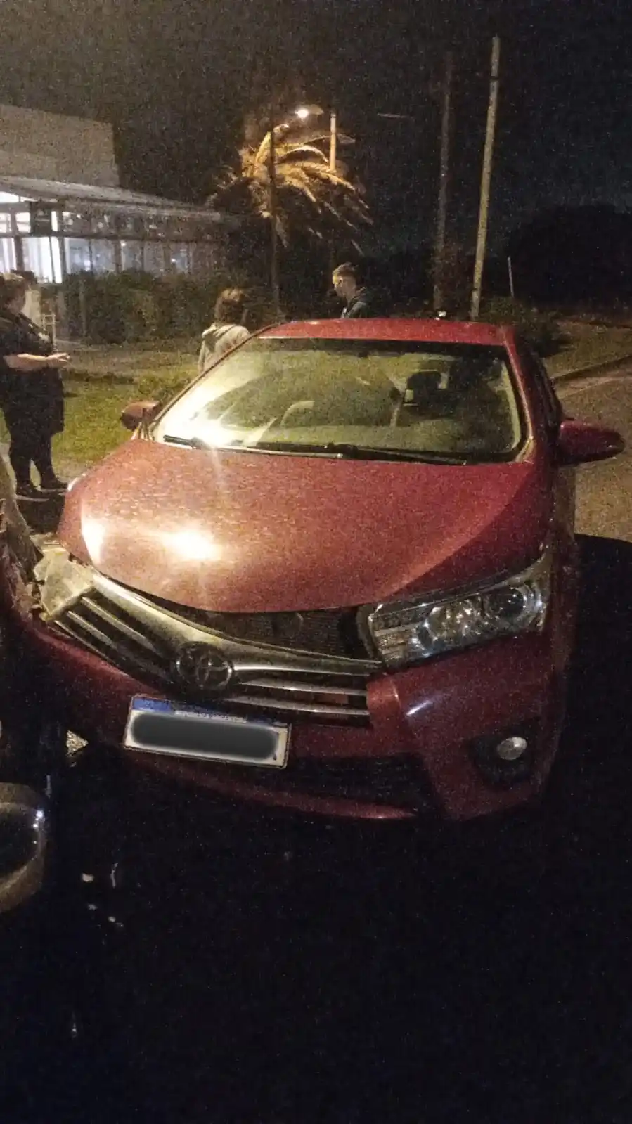 Auto robado, el conductor huyó del lugar a pie.