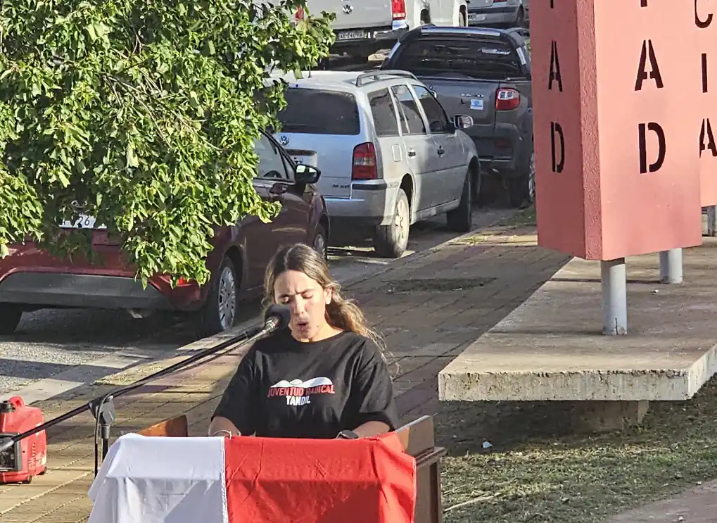 Acto radical democracia 10-12 - 1