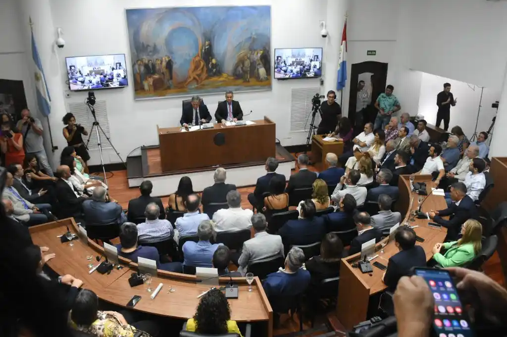 Jatón abrió las sesiones ordinarias del Concejo de Santa Fe: “No hacemos anuncios exagerados ni gastos innecesarios”