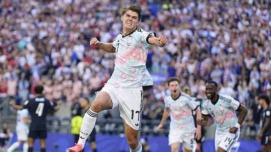De Ketelaere, el goleador del partido.