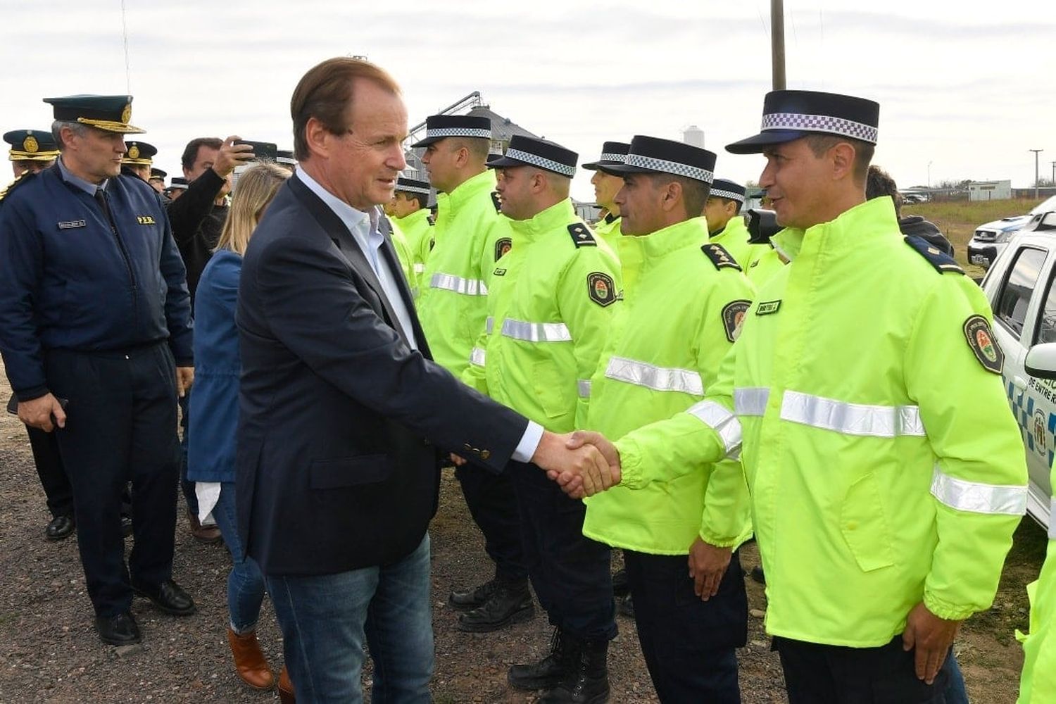 Bordet firmó el contrato para la obra de rehabilitación de la ruta provincial 32