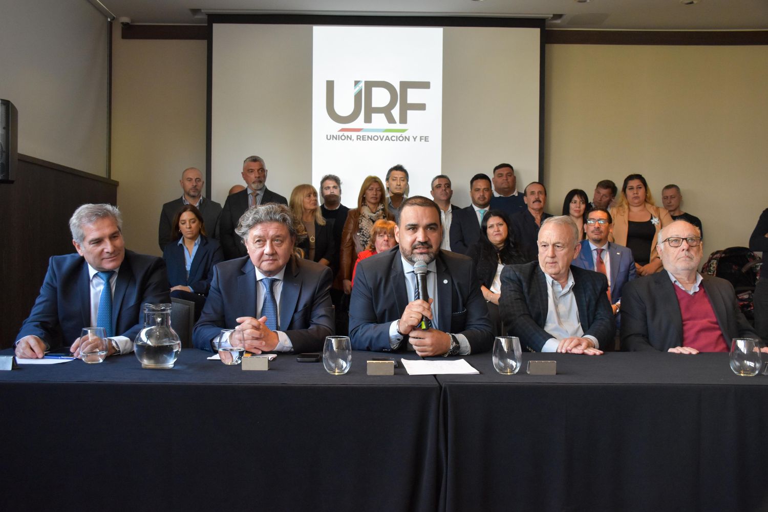 La conferencia de prensa se llevó a cabo en el Hotel Grand Brizo de La Plata.