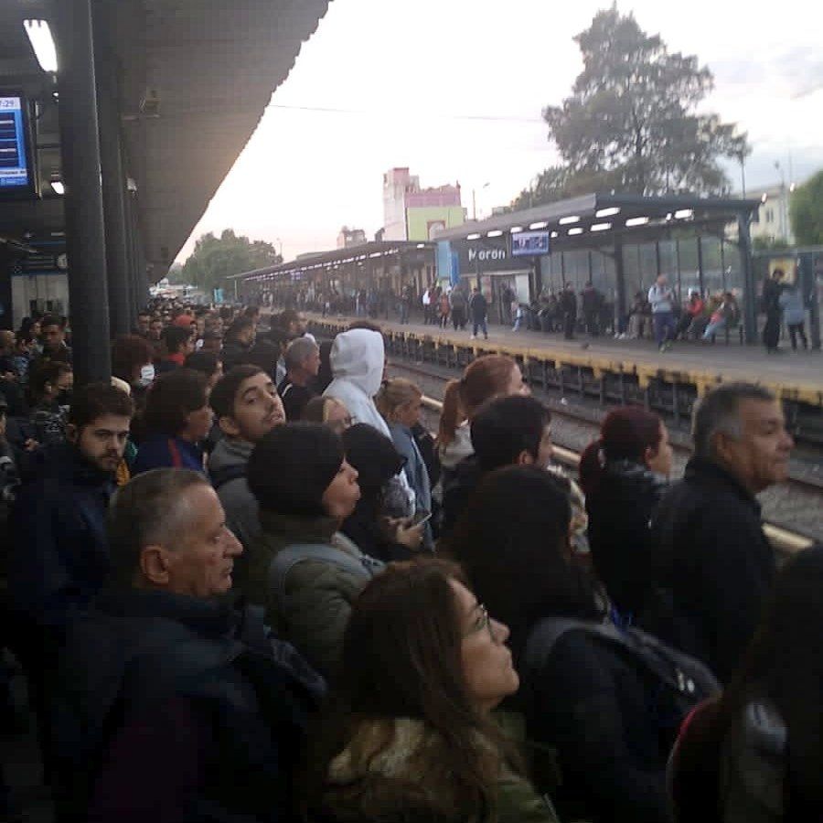 Desorden total en el Tren Sarmiento: tercer día consecutivo con demoras y cancelaciones por una medida gremial