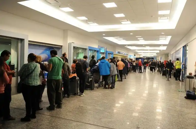 Demoras en Ezeiza, Aeroparque y El Palomar por el temporal