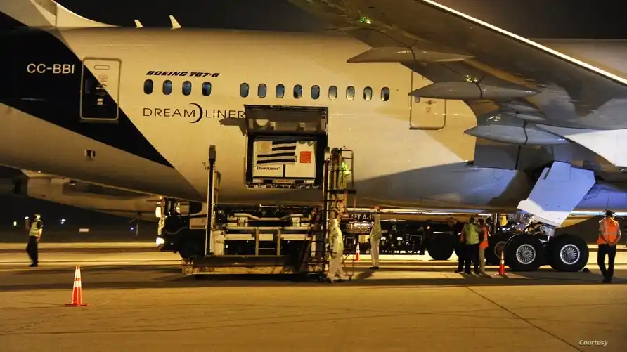 Llegan a Uruguay primeras vacunas contra COVID-19