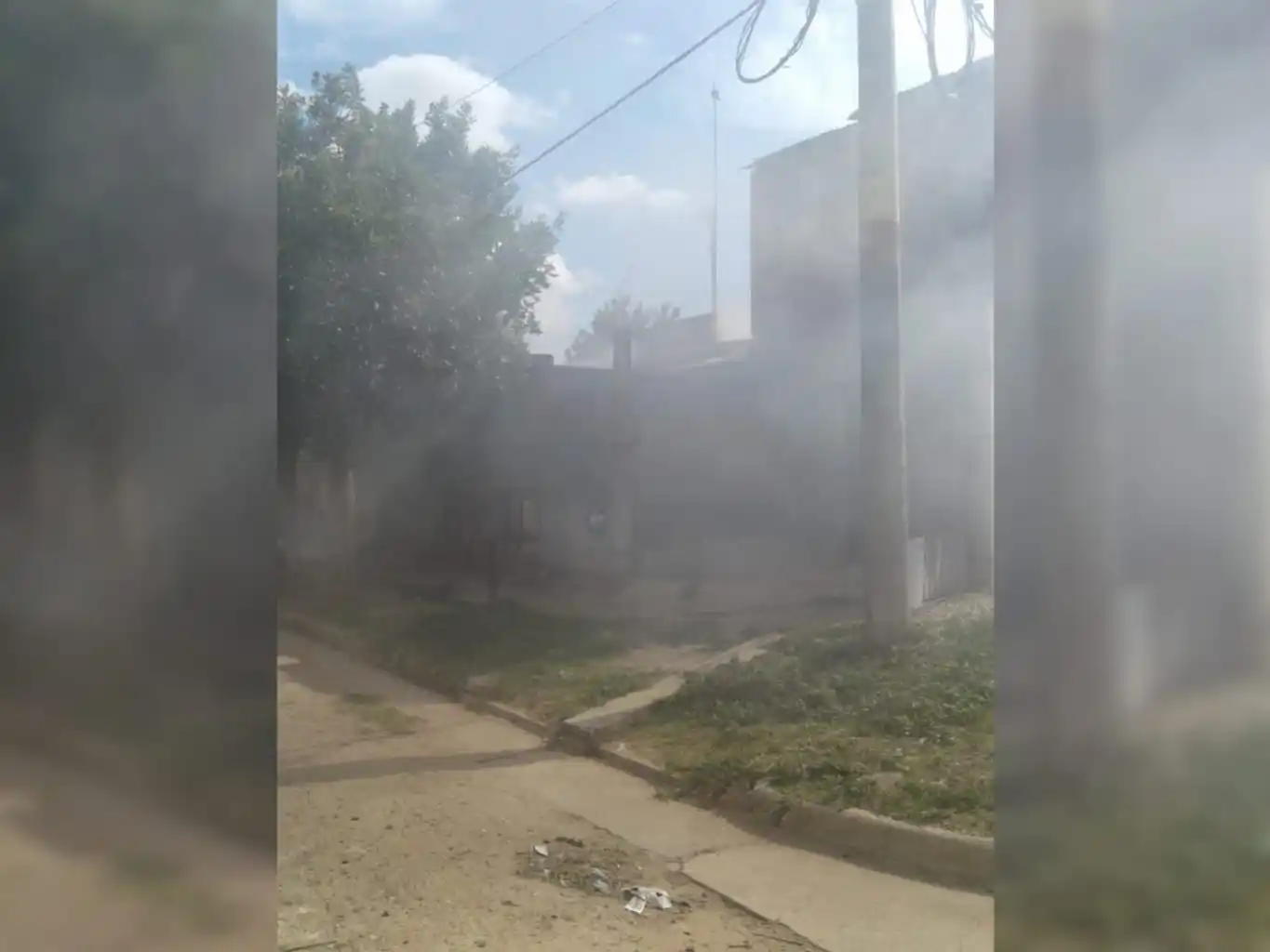 Un hombre le tiró la puerta abajo y le prendió fuego la cama a su ex pareja