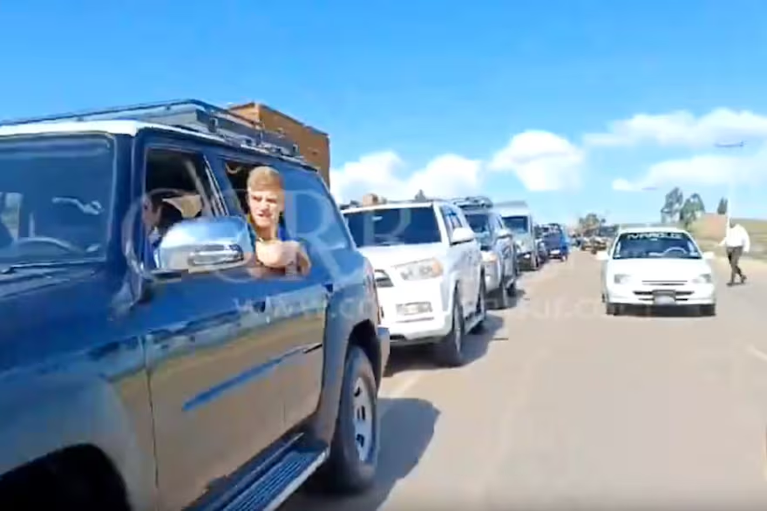 Boca Juniors recorre 150 km en una docena de camionetas 4x4 (FOTO: Correo del Sur).