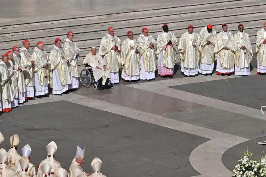 Francisco abrió el Sínodo de obispos y rechazó las "batallas ideológicas" en la Iglesia
