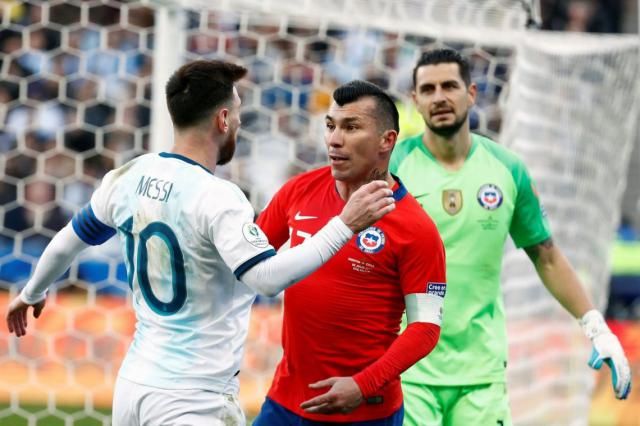 ¿Pase de factura? La expulsión de Messi tras incidente con Medel