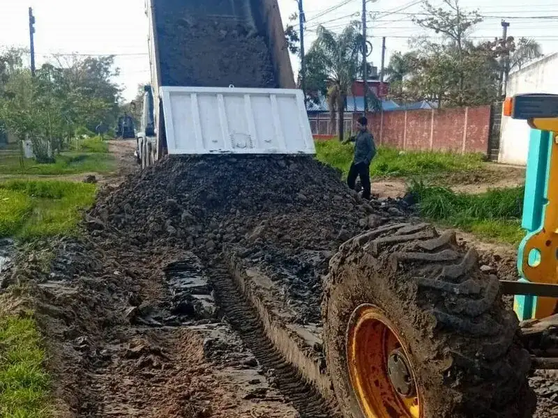 La Municipalidad avanzó con mejoras viales 
y pluviales en varias zonas de la ciudad