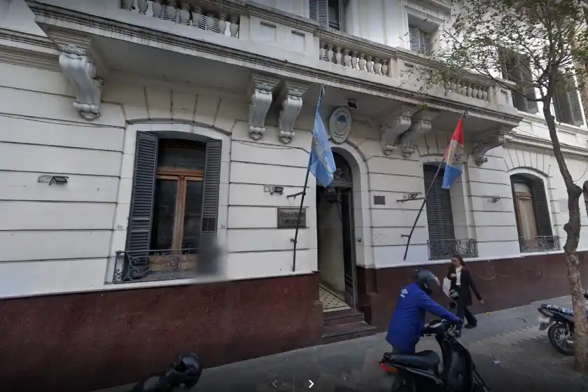 Dos hombres y una joven detenidos por un intento de robo en un comercio céntrico