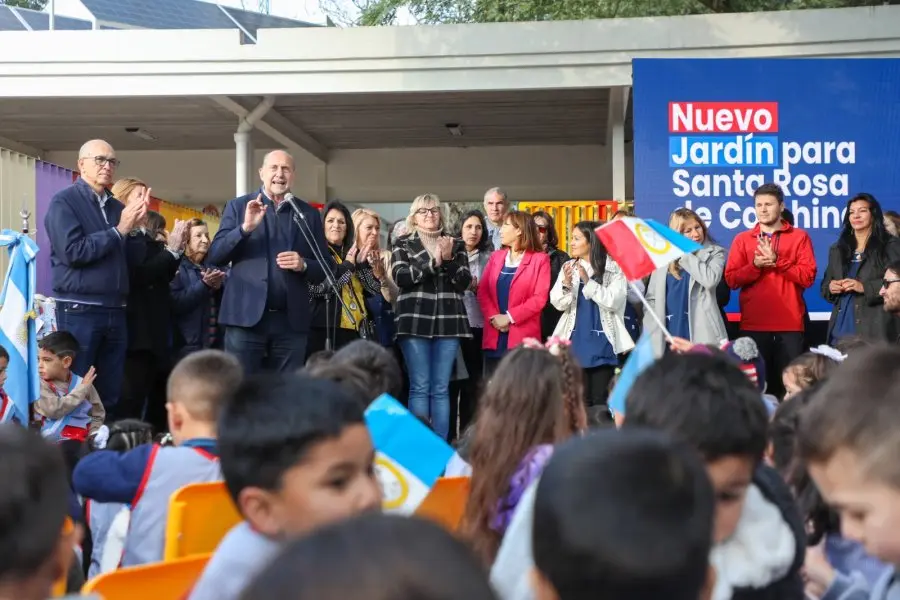 Perotti inauguró el nuevo edificio del Jardín de Infantes N°99 de Santa Rosa de Calchines