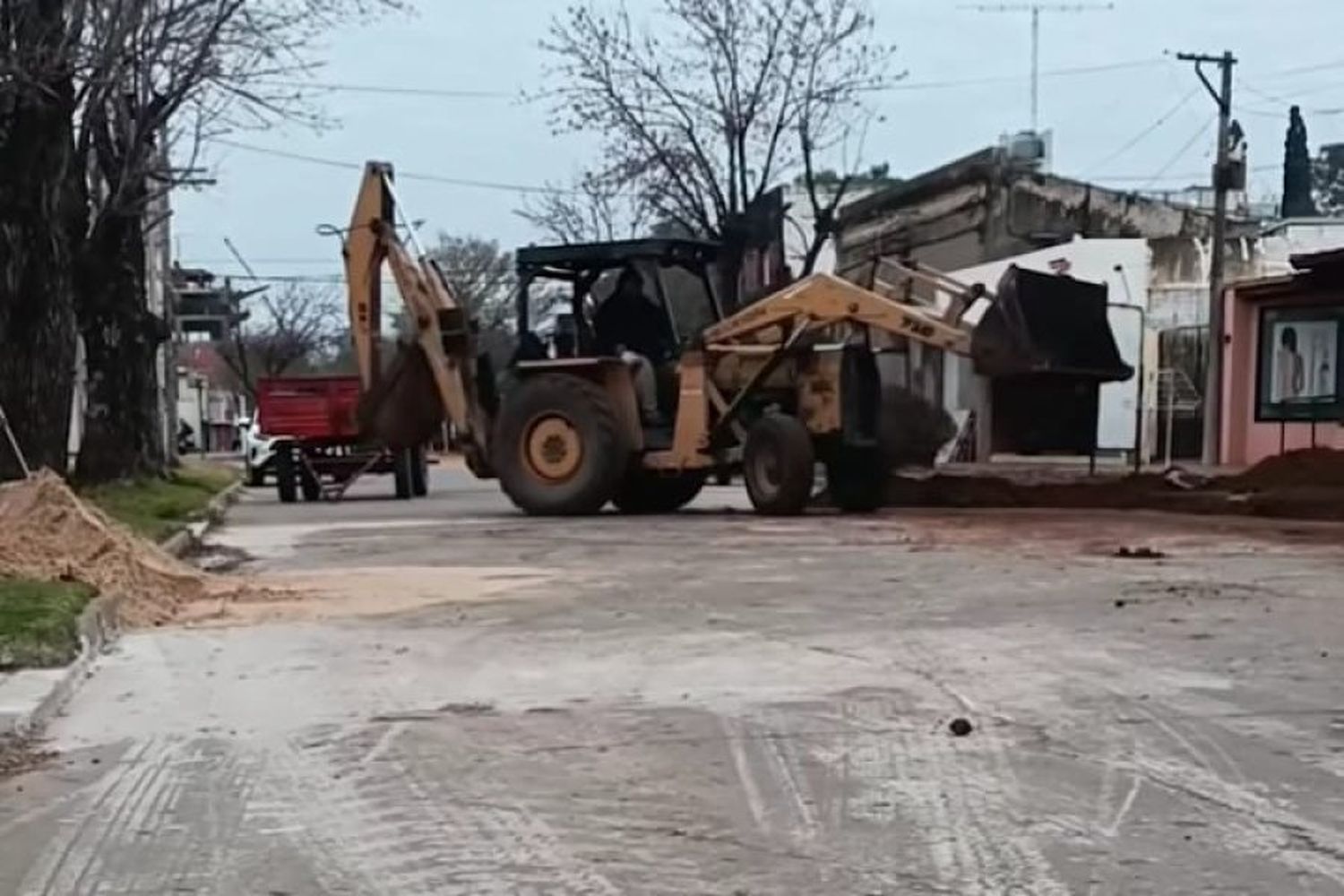 Avances en la obra de desagües cloacales en calle Emilio Senor