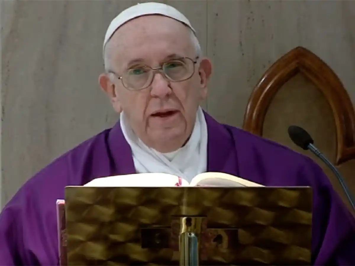 Se registró un caso de coronavirus en la residencia Santa Marta, donde vive el Papa