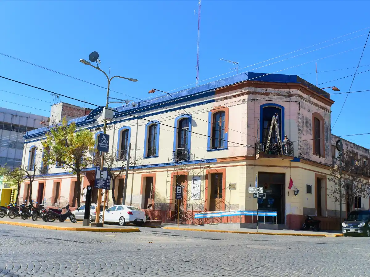 Una menor de 17 años detenida por intentar robar una moto: su cómplice escapó 