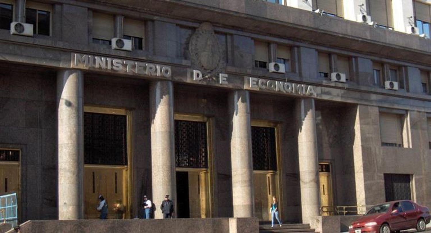 El Tesoro reabre licitación de Letes con tasa mínima de 4% y coloca bono dual para contener al dólar