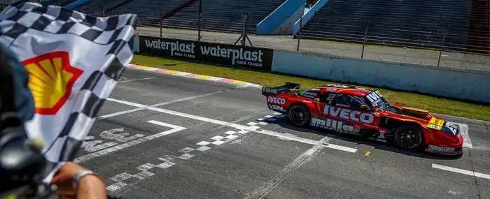 Turismo Carretera: Urcera ganó en Buenos Aires y se prende a la pelea