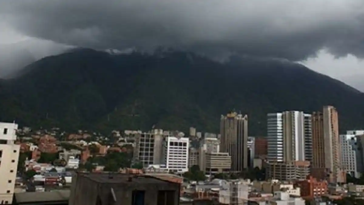 NI SUEÑEN QUE SE VAN LAS LLUVIAS: Inameh advierte que la onda tropical 51 está cerca y las nubes cargadas
