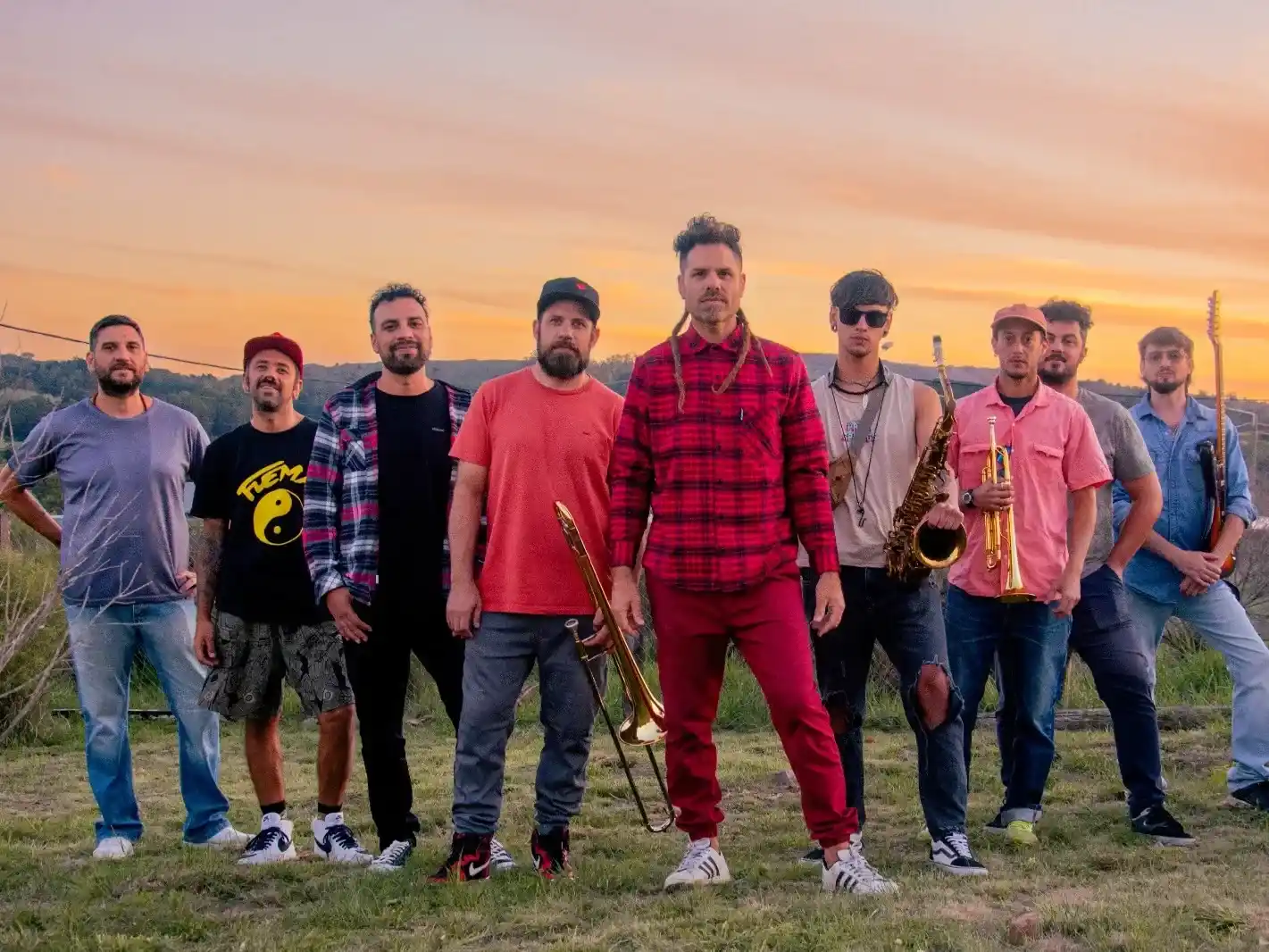 El álbum incluye cuatro videoclips realizados íntegramente en entornos naturales de Tandil.