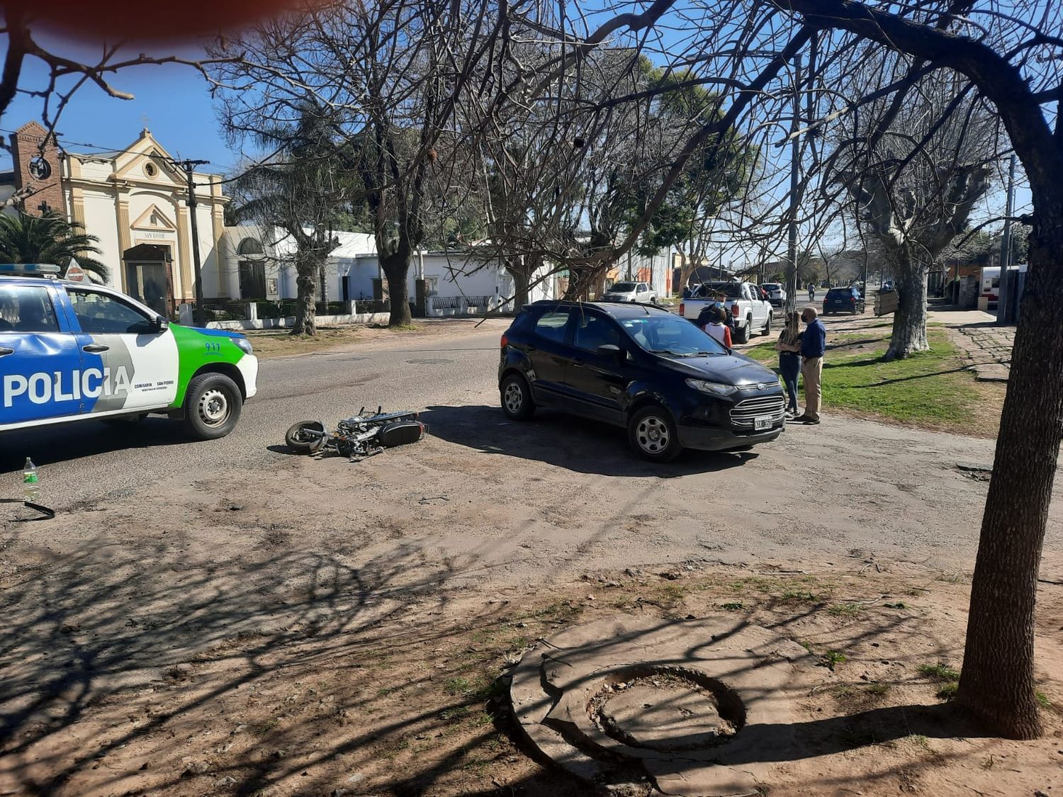 Una mujer chocó en moto contra una camioneta, iba “en aparente estado de ebriedad”