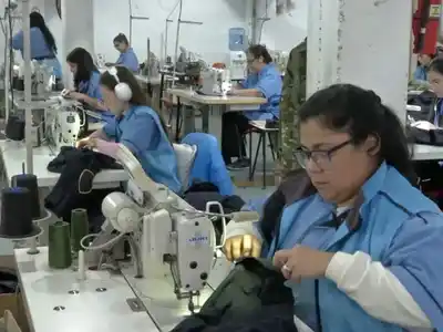 Industria textil en crisis: cerraron más de 400 empresas y despidieron a más de 14 mil personas en la era Milei