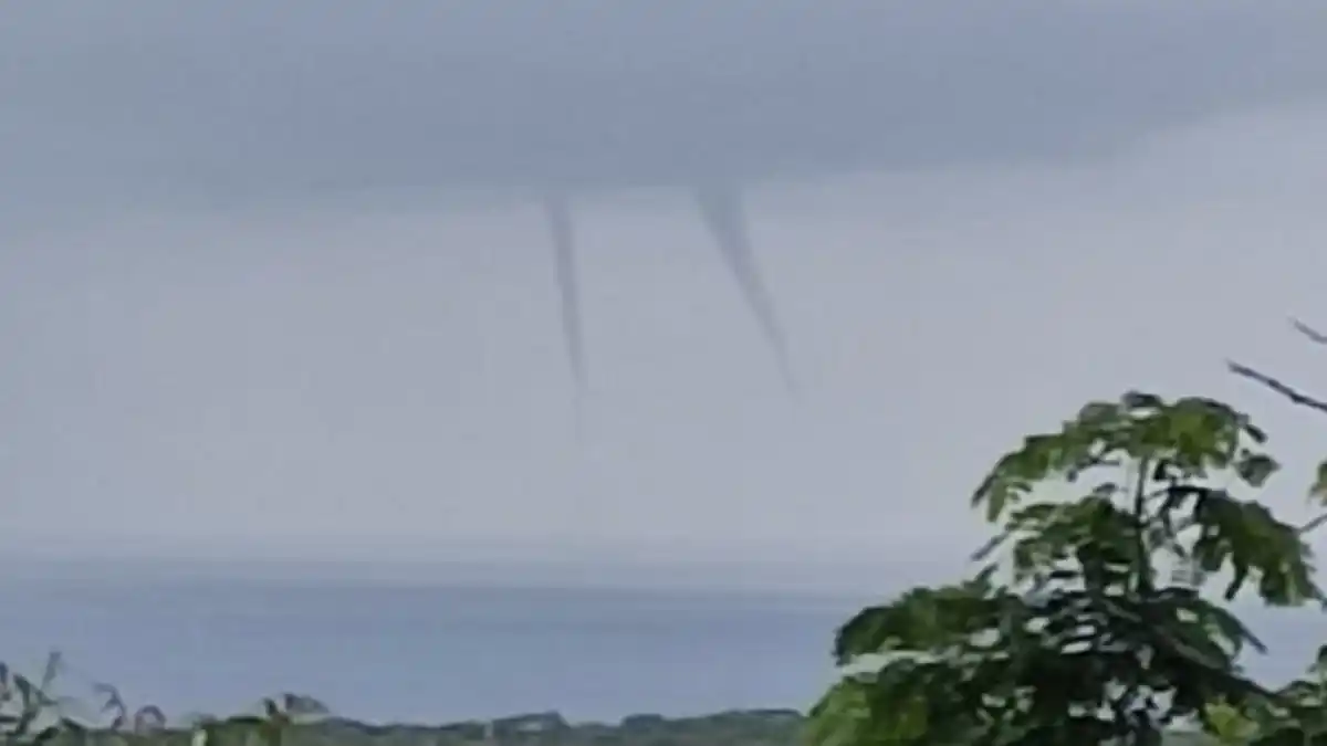 ¡AL MEJOR ESTILO DE JUMANJI! Lluvias y trombas marinas reaparecen este #9Nov en La Guaira y Caracas