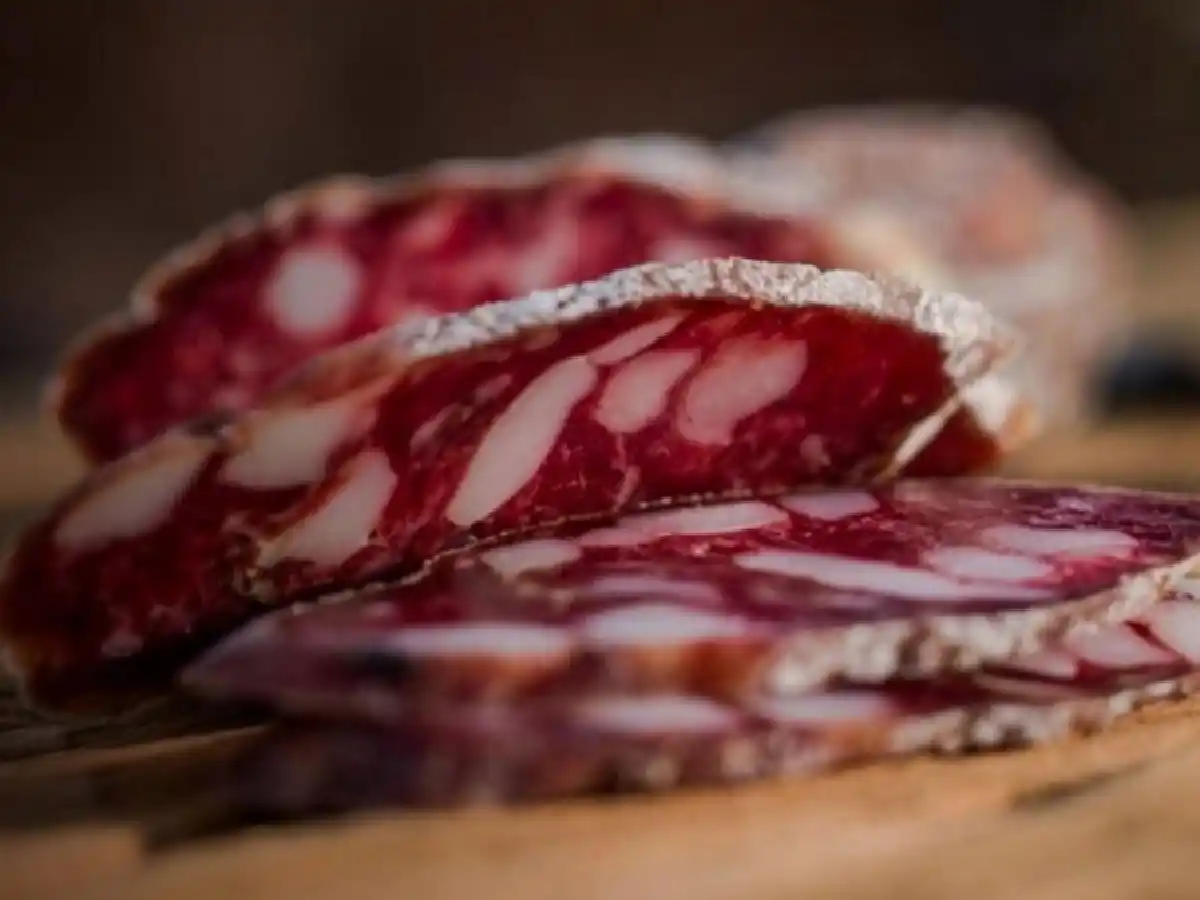 Buscan romper un récord mundial con un "salame más alto que la Estatua de la Libertad"