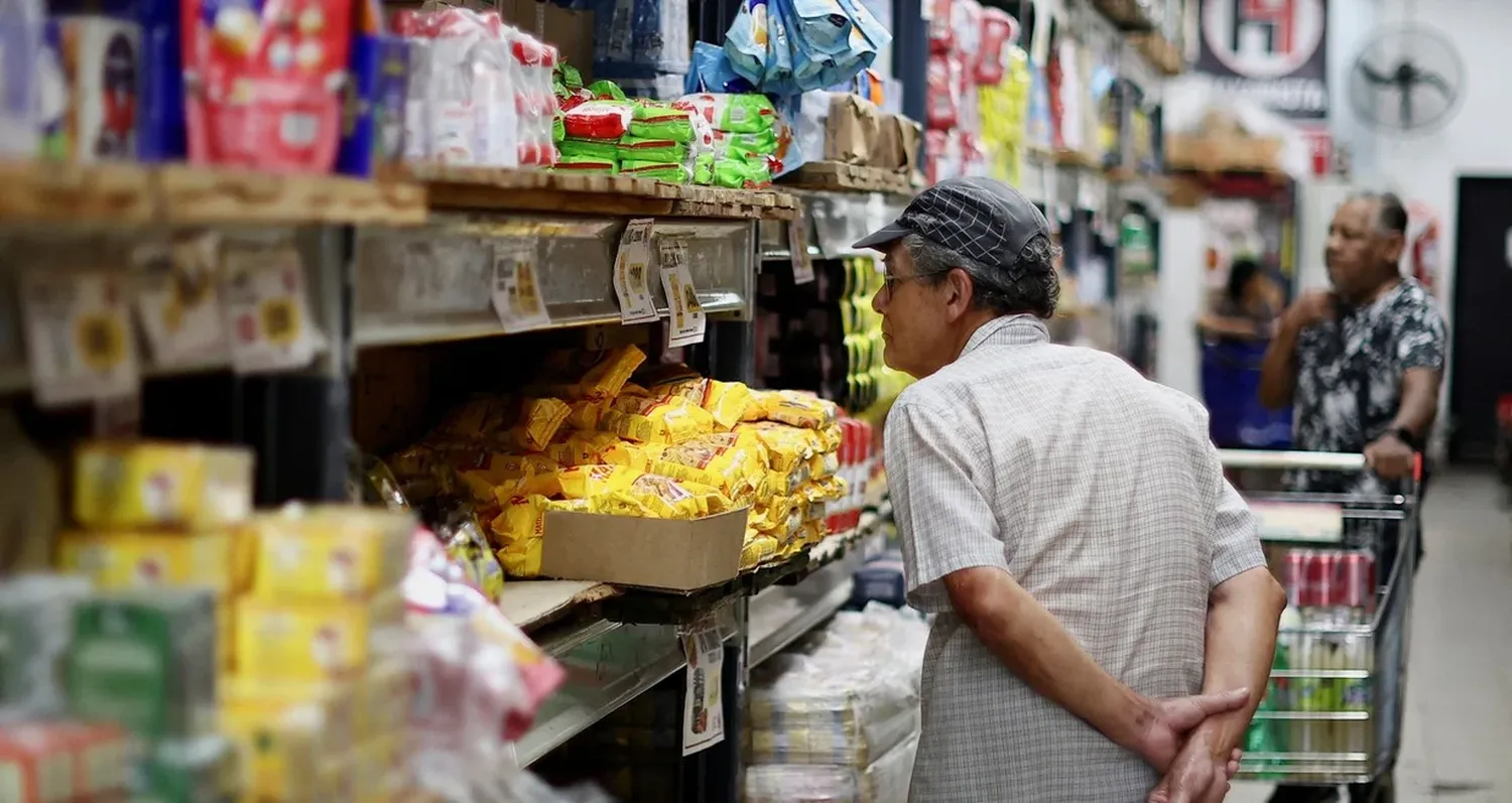 Con una suba del 29,7 %, el rubro Alimentos y bebidas fue uno de los que superó la inflación promedio de diciembre (25,5 %).