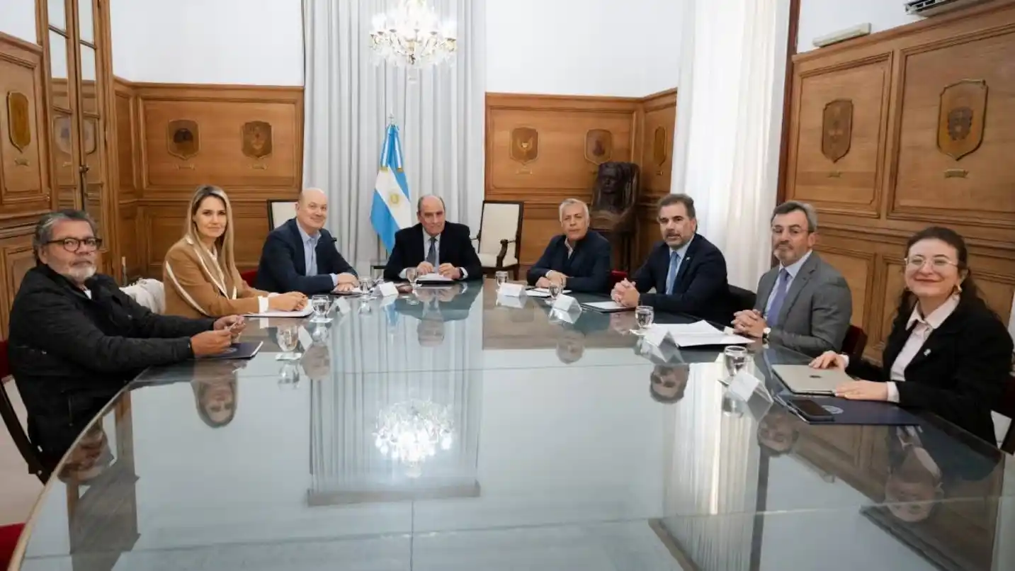 La mesa de trabajo contará con la participación de ministros, legisladores, empresarios y representantes sindicales. (Foto: Jefatura de Gabinete)