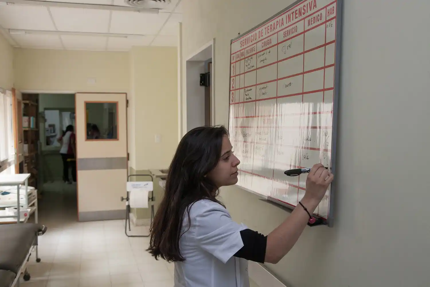 Médicos del San Martín y del San Roque denuncian salarios congelados desde antes de la pandemia