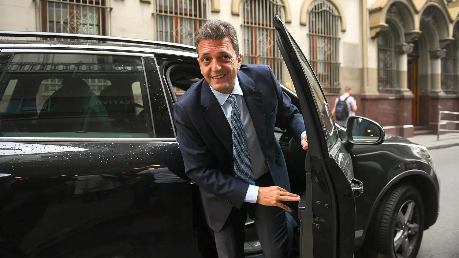Massa se bajó de la contienda electoral.
