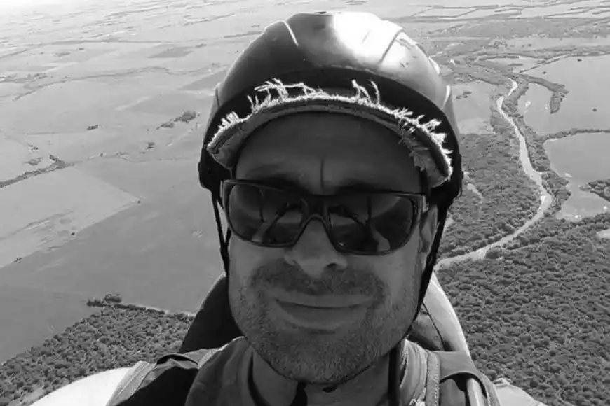 Murió al caer con un parapente en el río Paraná