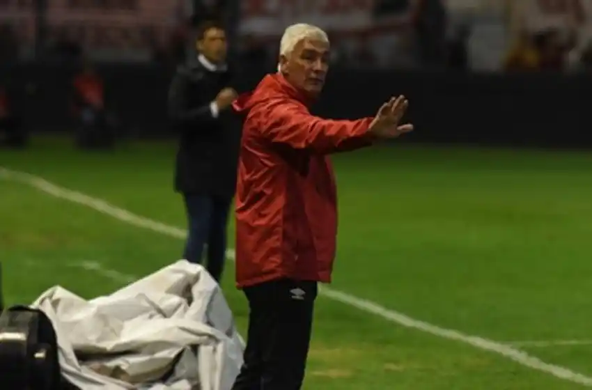 De Felippe explotó contra los árbitros y la Superliga: «¿Qué carajo está pasando acá?»