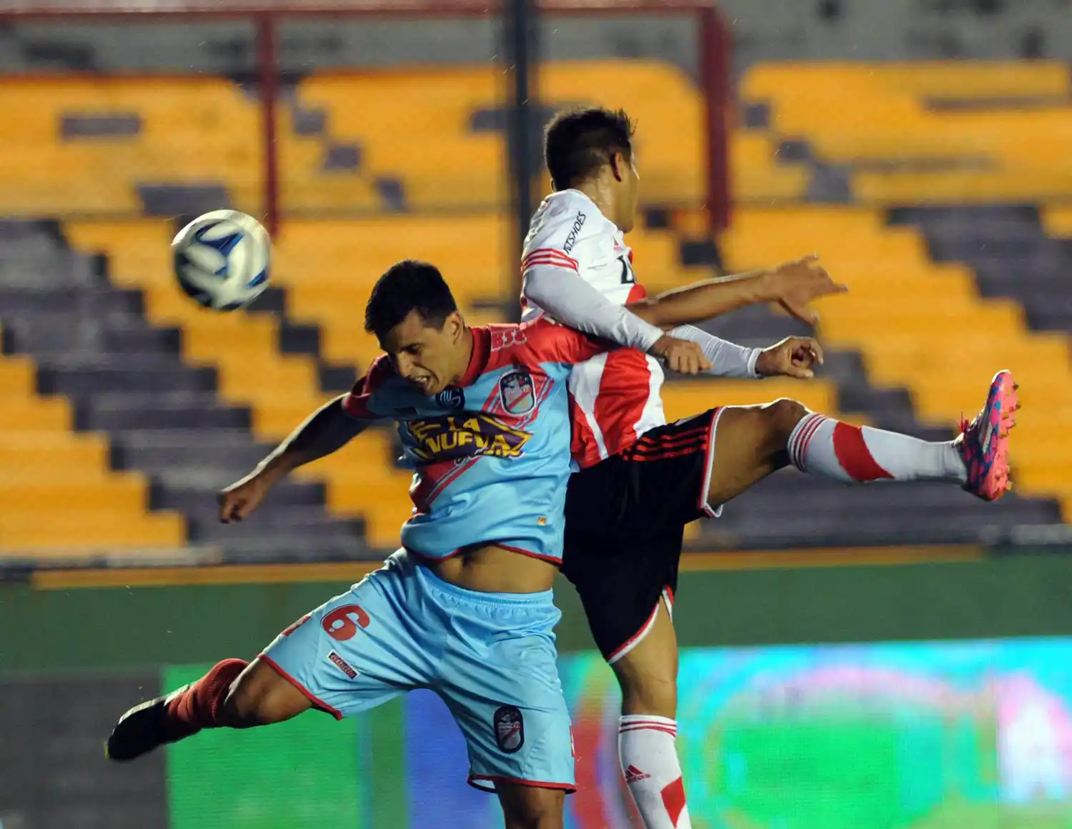 Sin mostrar su juego, River empató con Arsenal