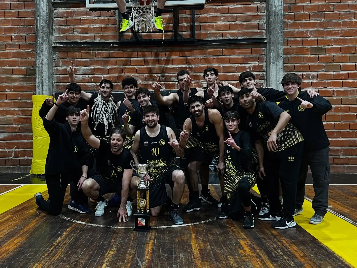 Capuchinos se coronó campeón del Torneo Asociativo tras una ajustada victoria ante Ferro