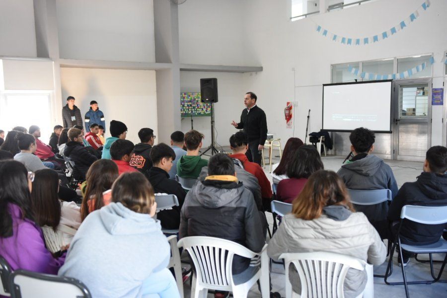 Mi Primera Licencia llegó a la escuela Nº 654 "Nicolás Avellaneda