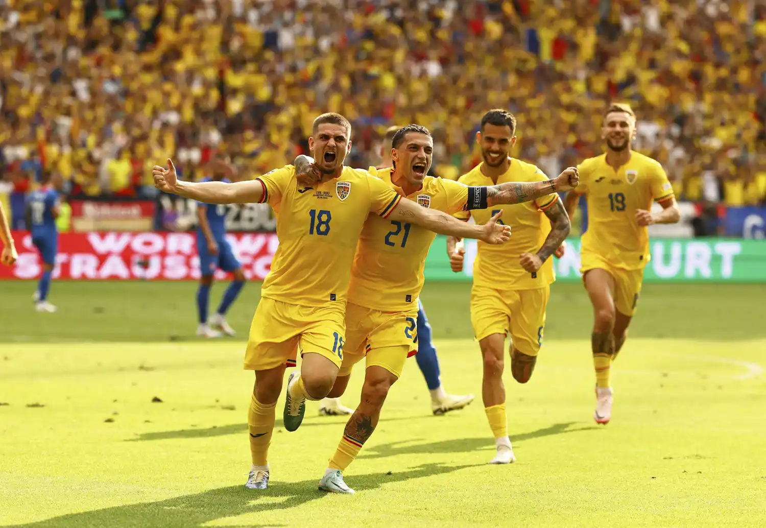 Rumania empató y avanzó como primero