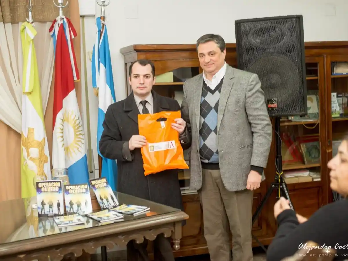 Presentaron un libro sobre Malvinas en Brinkmann