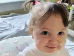 Inés celebra sus dos años comenzando una nueva vida fuera del hospital