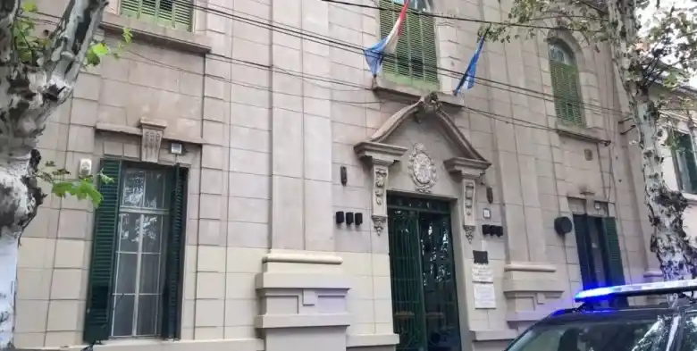 Ante la situación, que motivó la intervención del Ministerio Público de la Acusación, el colegio prohibió el uso de celulares durante toda la semana.