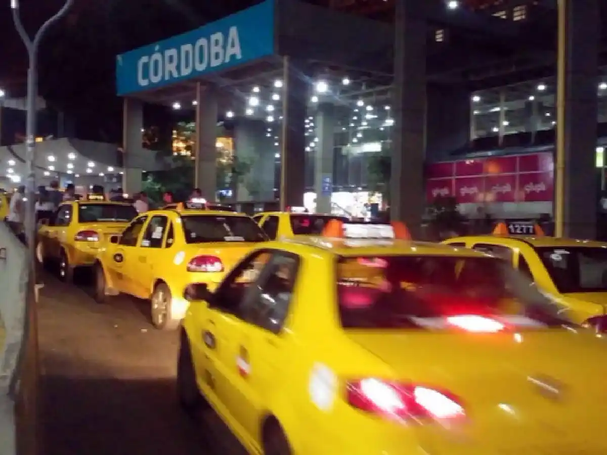 Brutal ataque a puñaladas de un taxista a otro en Córdoba