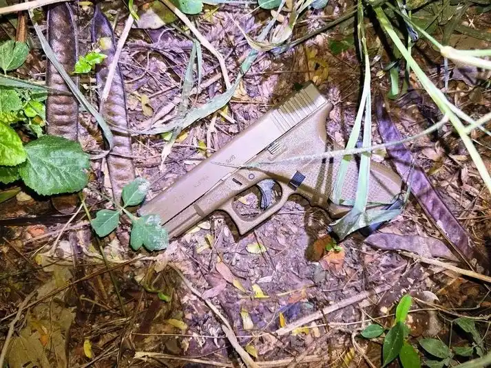 Clorinda: atraparon a dos hombres y
secuestraron armas, drogas y una moto