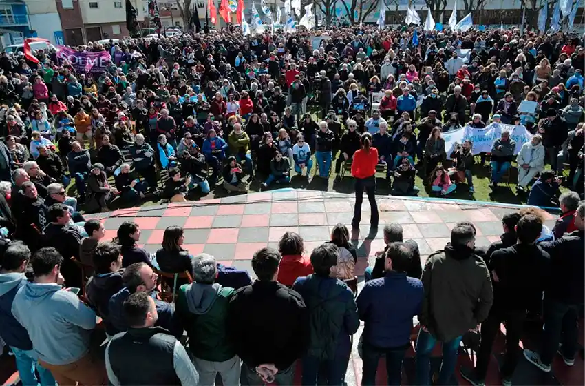 Mar del Plata y el apoyo a la vicepresidenta: "Defender a Cristina es defender la democracia"