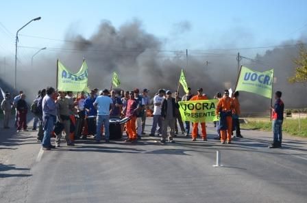 Corte en Ruta 9 a la altura de Zárate por protesta de la UOCRA 