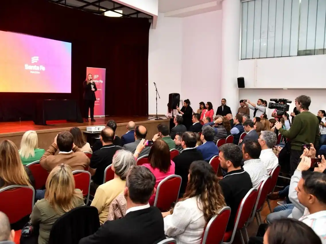 Entrega de aportes del Programa Santa Fe Activa.