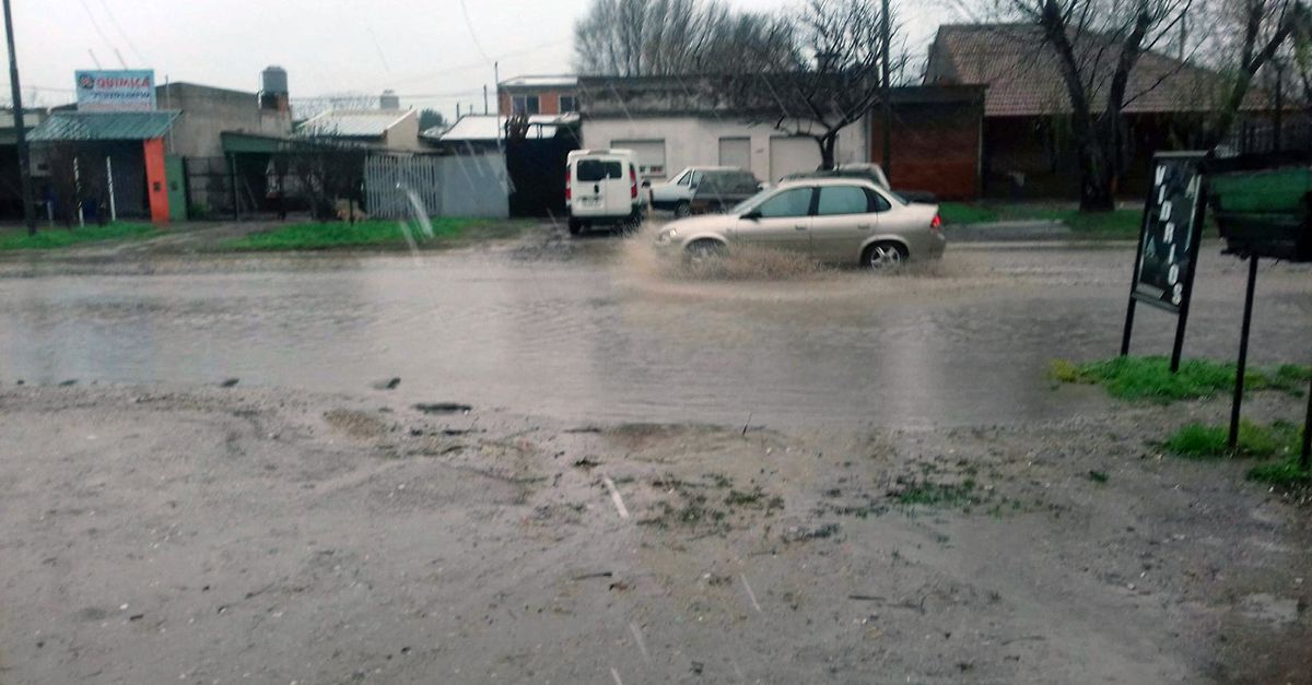 Hay 20 personas evacuadas y cesó el alerta por fuerte viento