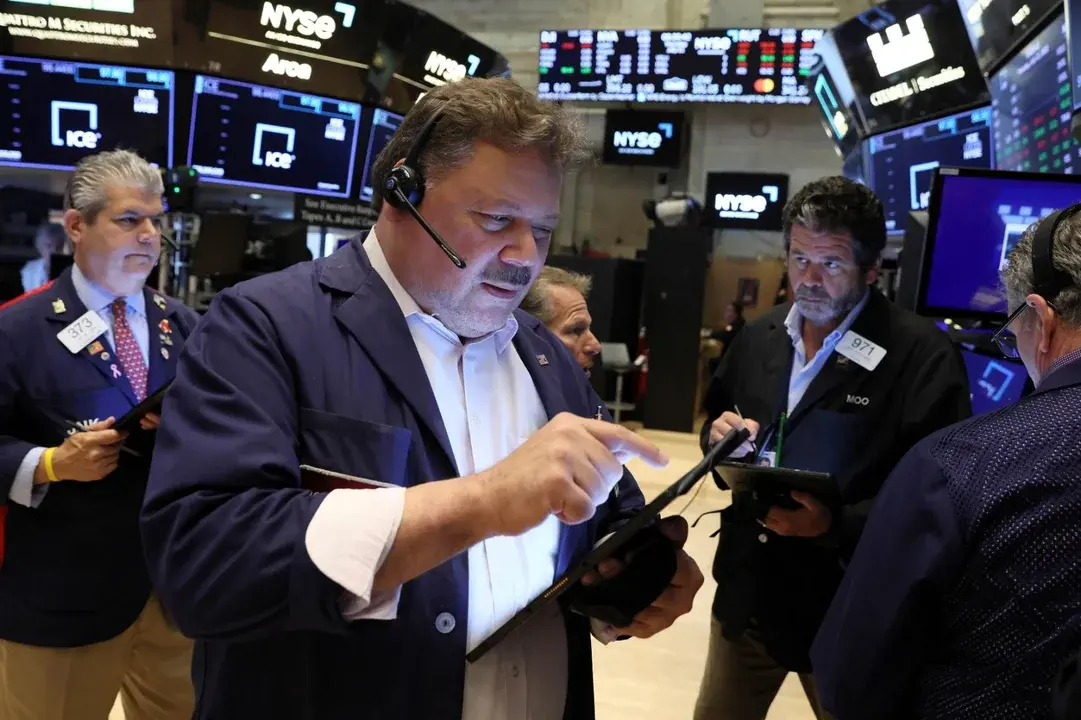 Baja el precio de los bonos argentinos en Wall Street.
